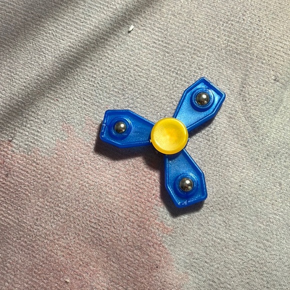 Blue and yellow marble fidget spinner - Picture 1 of 1